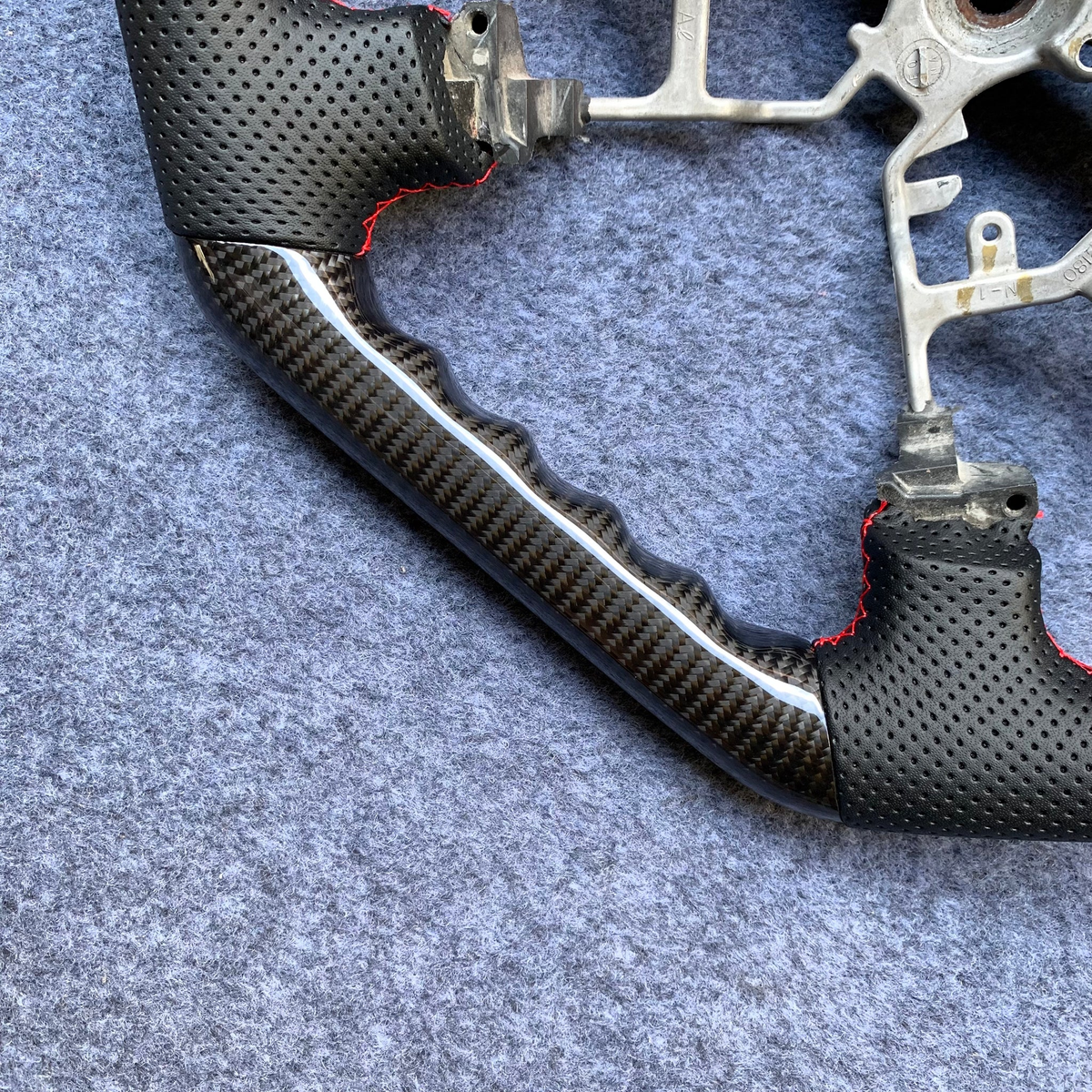 Carbon Fiber Steering Wheel Fits Toyota Land Cruiser / Land Cruiser (200 Series) / Land Cruiser (70 Series)