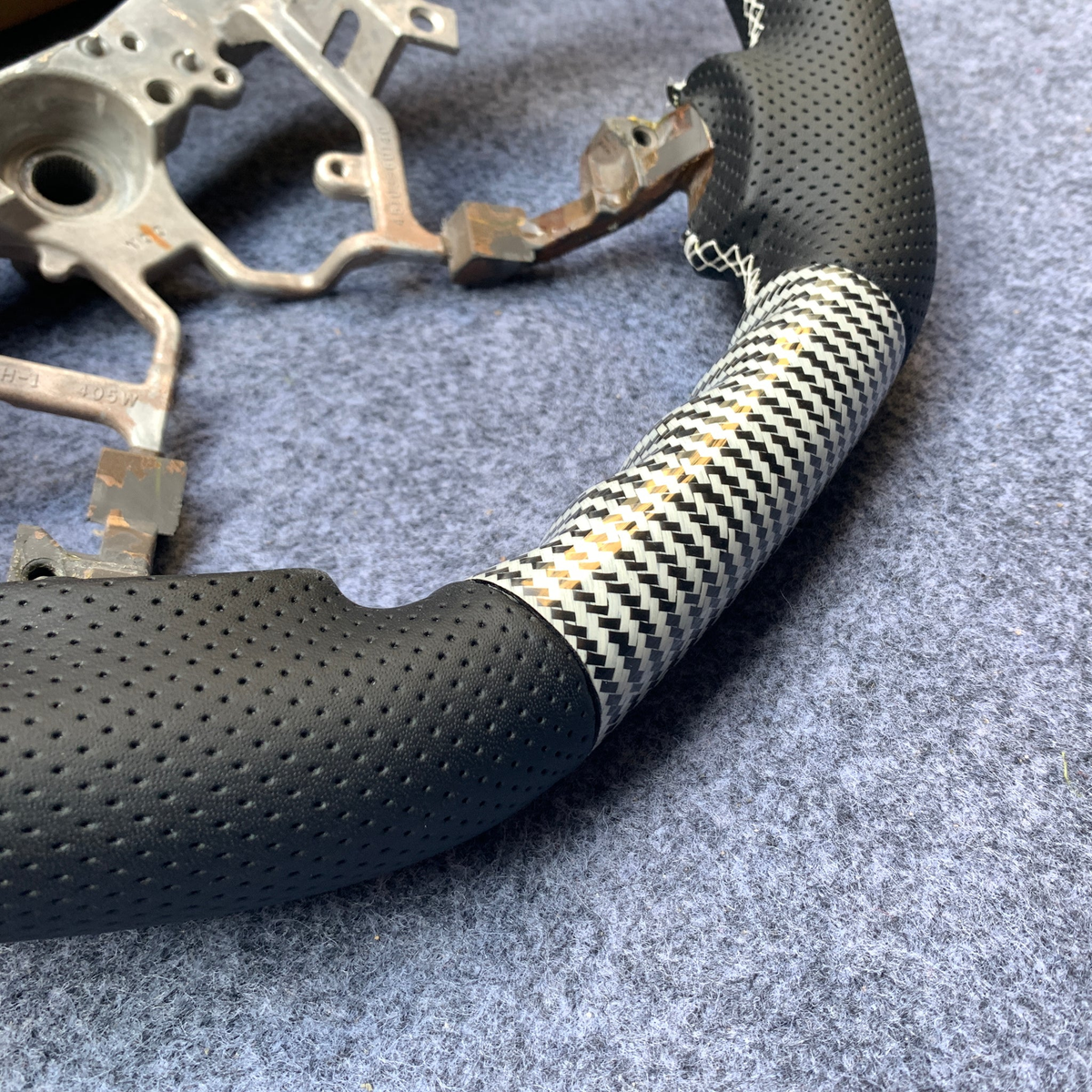 Carbon Fiber Steering Wheel Fits 2007‑2013 Toyota Tundra / Sequoia / HiAce