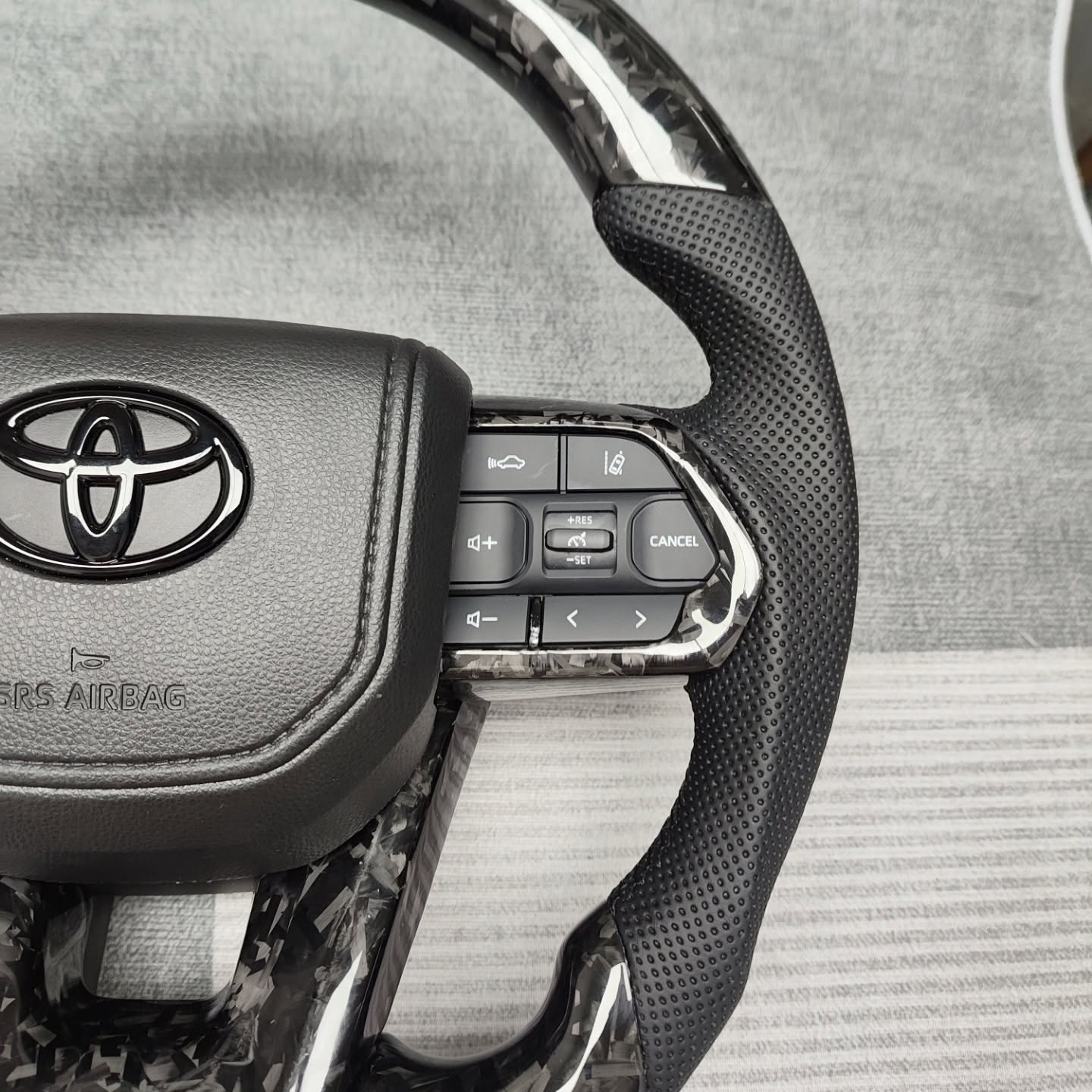 Forged Carbon Fiber Steering Wheel For Toyota LC300