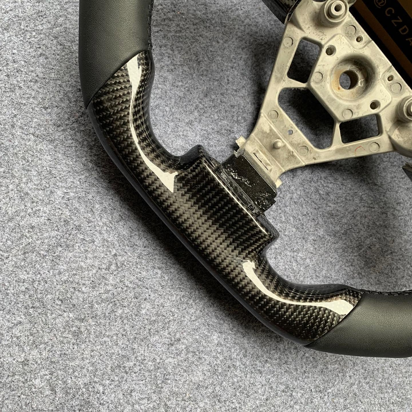 Carbon Fiber Steering Wheel For Nissan 2003-2010 350Z / Z33