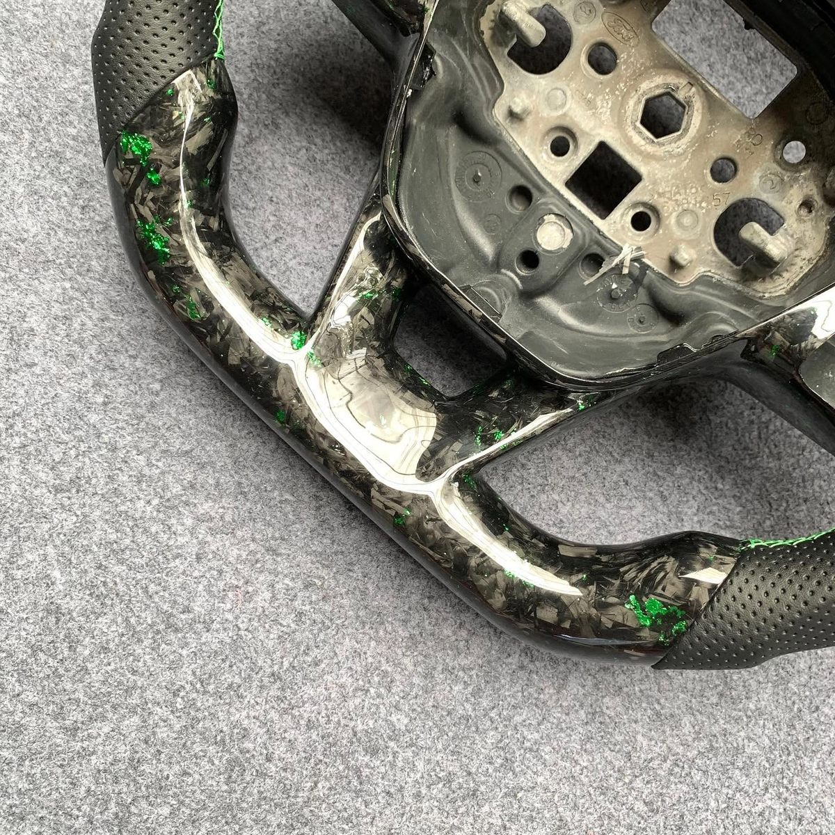 Green Flakes Forged Carbon Fiber Steering Wheel for Ford 2019-2025 Ford Focus MK4 RS ST/Bronco Sport/Escape