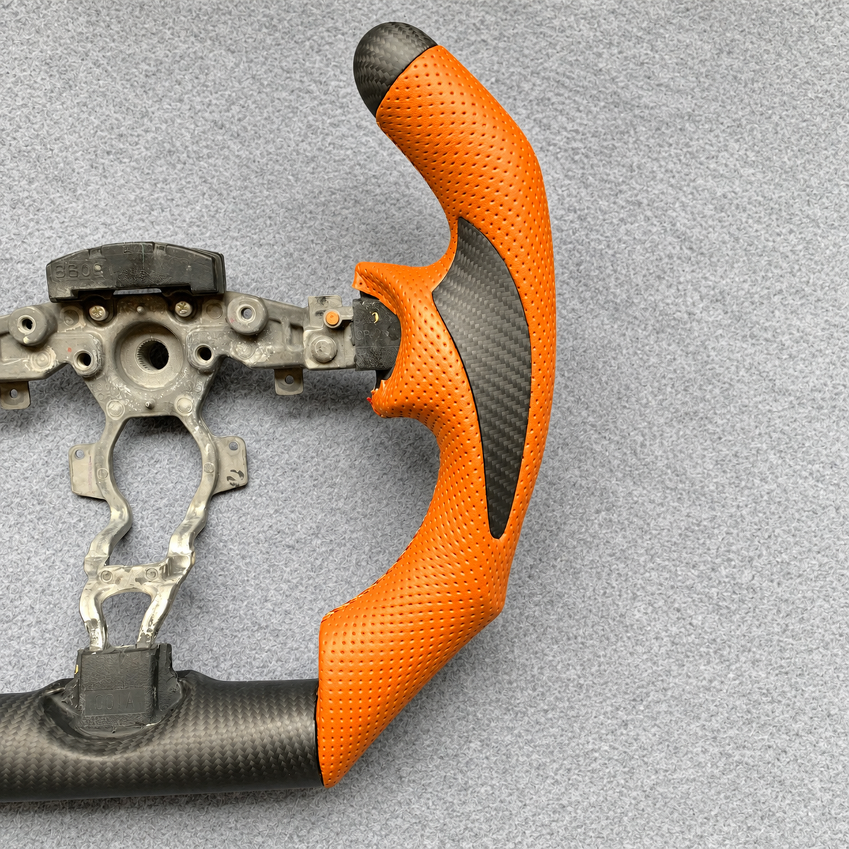 Matte F1‑Style Carbon Fiber Steering Wheel Fits 2010-2018 Nissan Juke