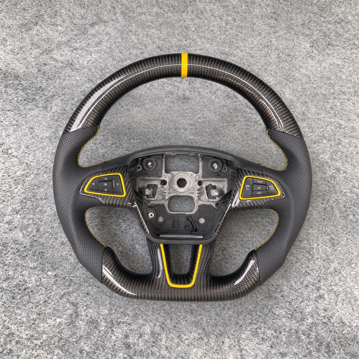 Carbon fiber steering wheel fits Ford 2015-2018 Focus MK3 RS/ST / 2018-2021 EcoSport / 2017-2019 Escape