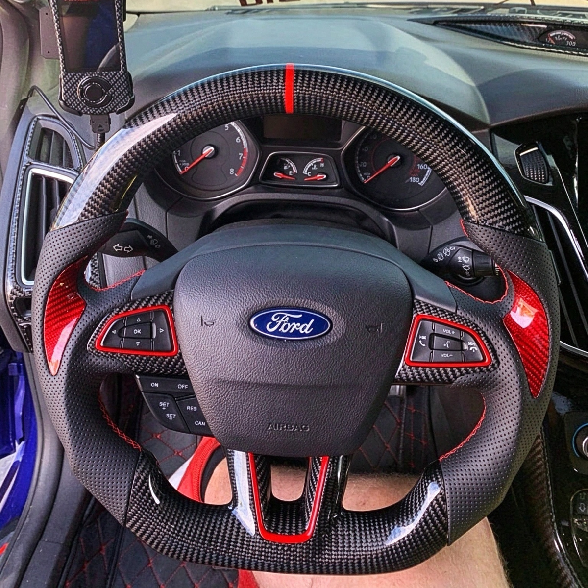 Carbon fiber steering wheel fits Ford 2015-2018 Focus MK3 RS/ST / 2018-2021 EcoSport / 2017-2019 Escape