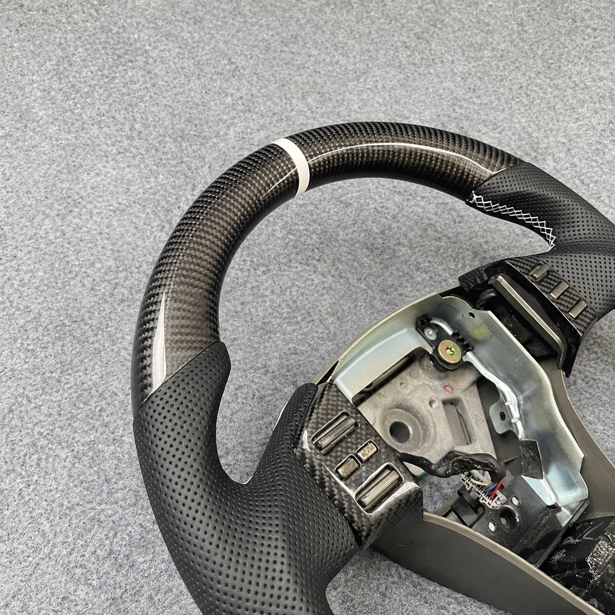 Carbon Fiber Steering Wheel  Fits Nissan 2004-2012 Armada