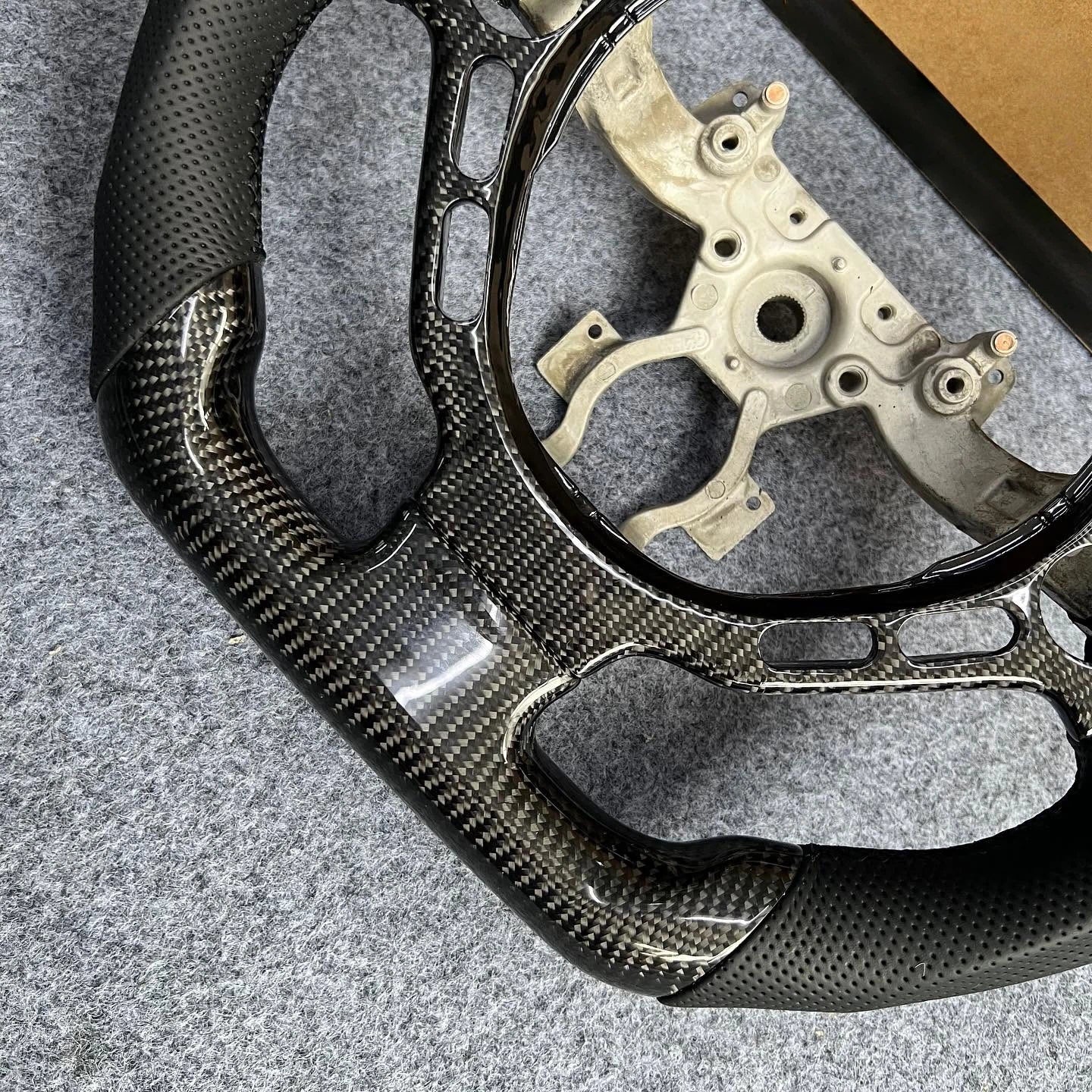 Carbon Fiber Steering Wheel Fits Nissan GTR R35