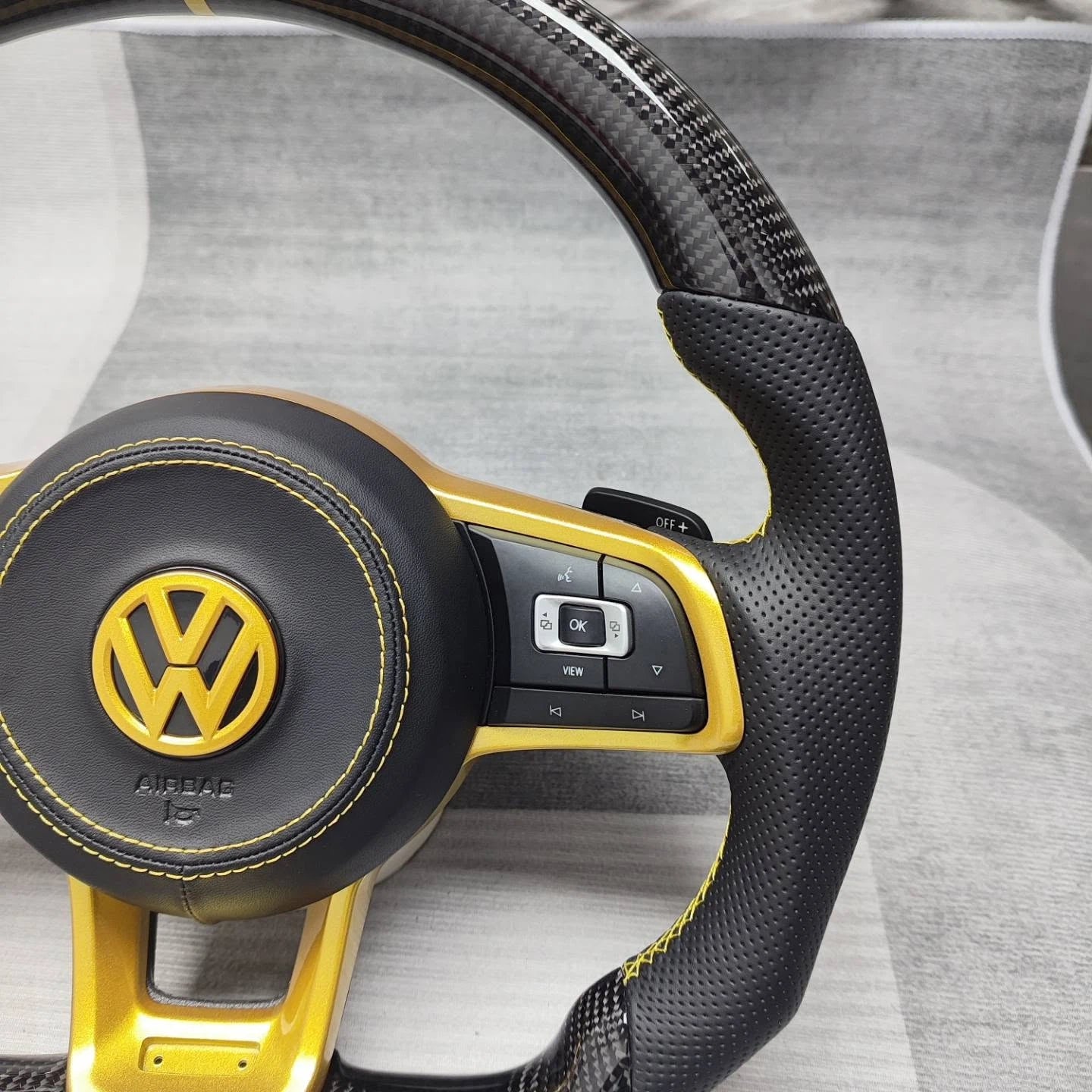 Custom Carbon Fiber Steering Wheel for VW Golf MK7 GTI / Golf R